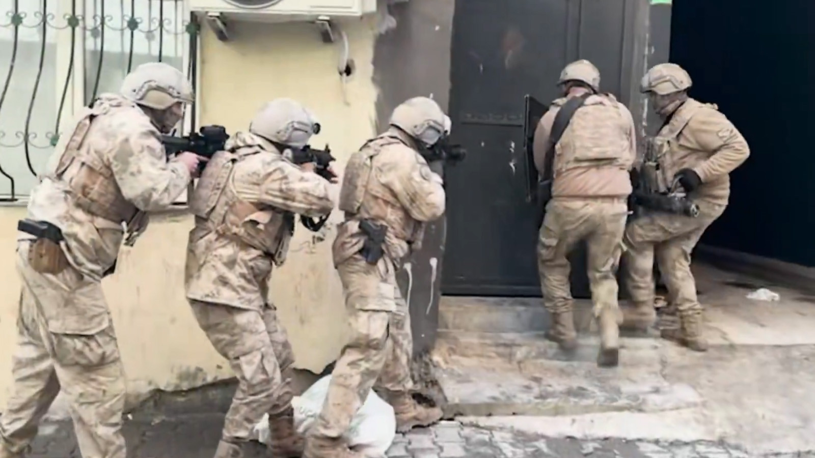 Tefeci Organize Suç Örgütüne yönelik operasyon: 37 kişi yakalandı! 4,2 milyarlık hesap hareketi