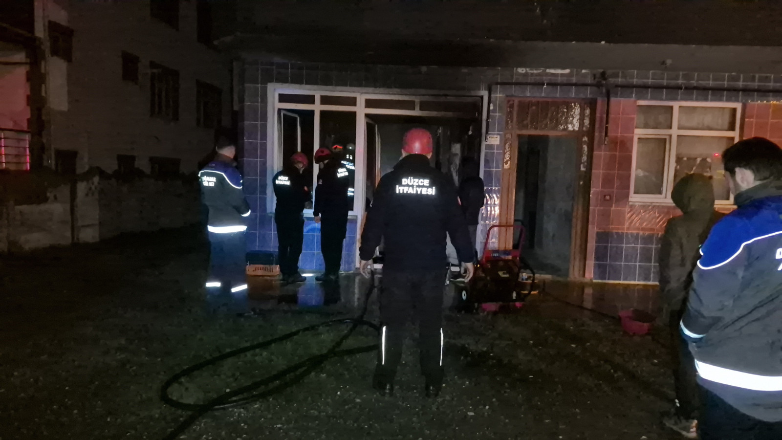 Düzce'de ısınmak için yakılan ateş yangına neden oldu