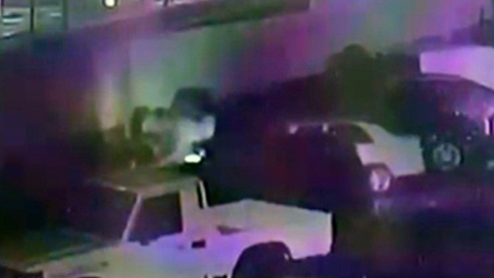 İstanbul'da ısınmak için yaktığı ateş 5 aracı küle çevirdi