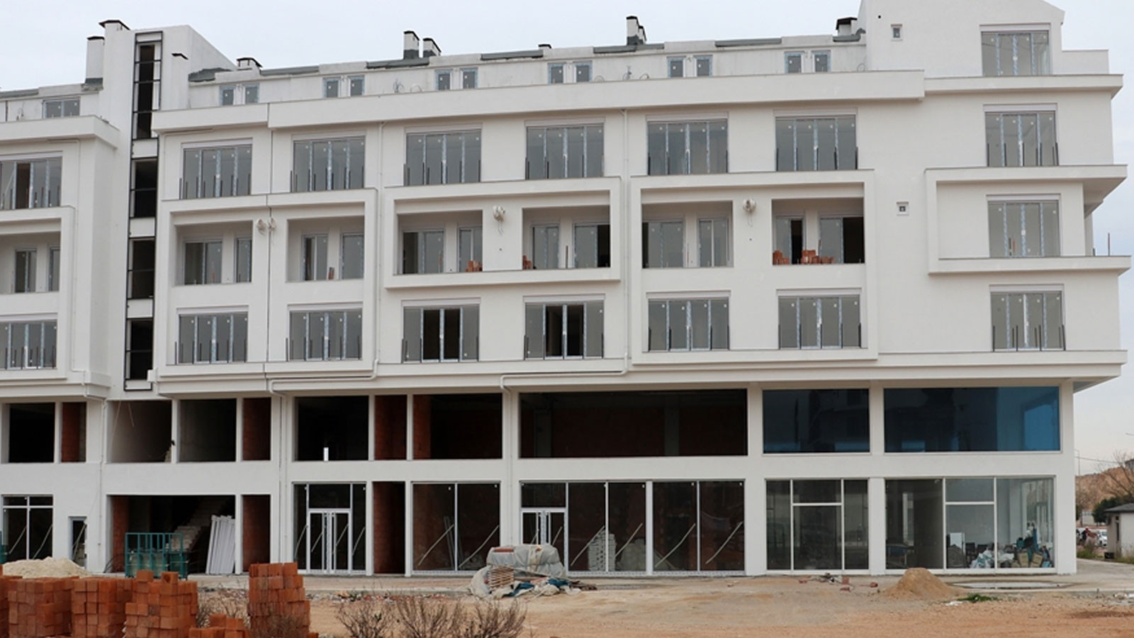 Antalya'da lüks konut projesinde teslimatın gecikmesi mağdur etti