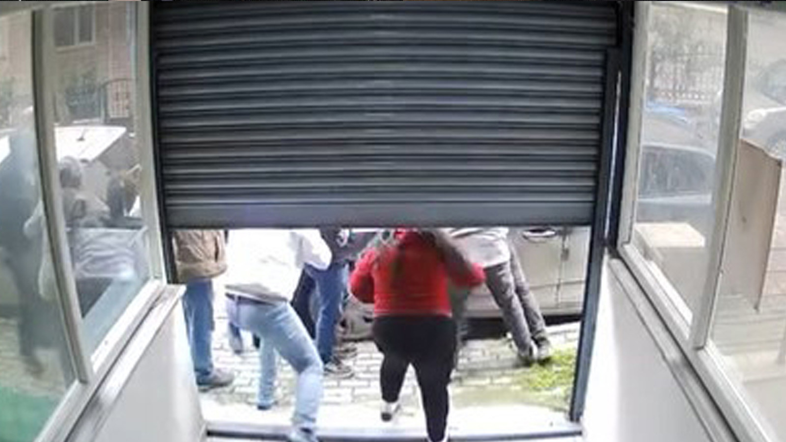 Avcılar'da taciz iddiası ortalığı karıştırdı: Esnaflar tarafından darbedildi