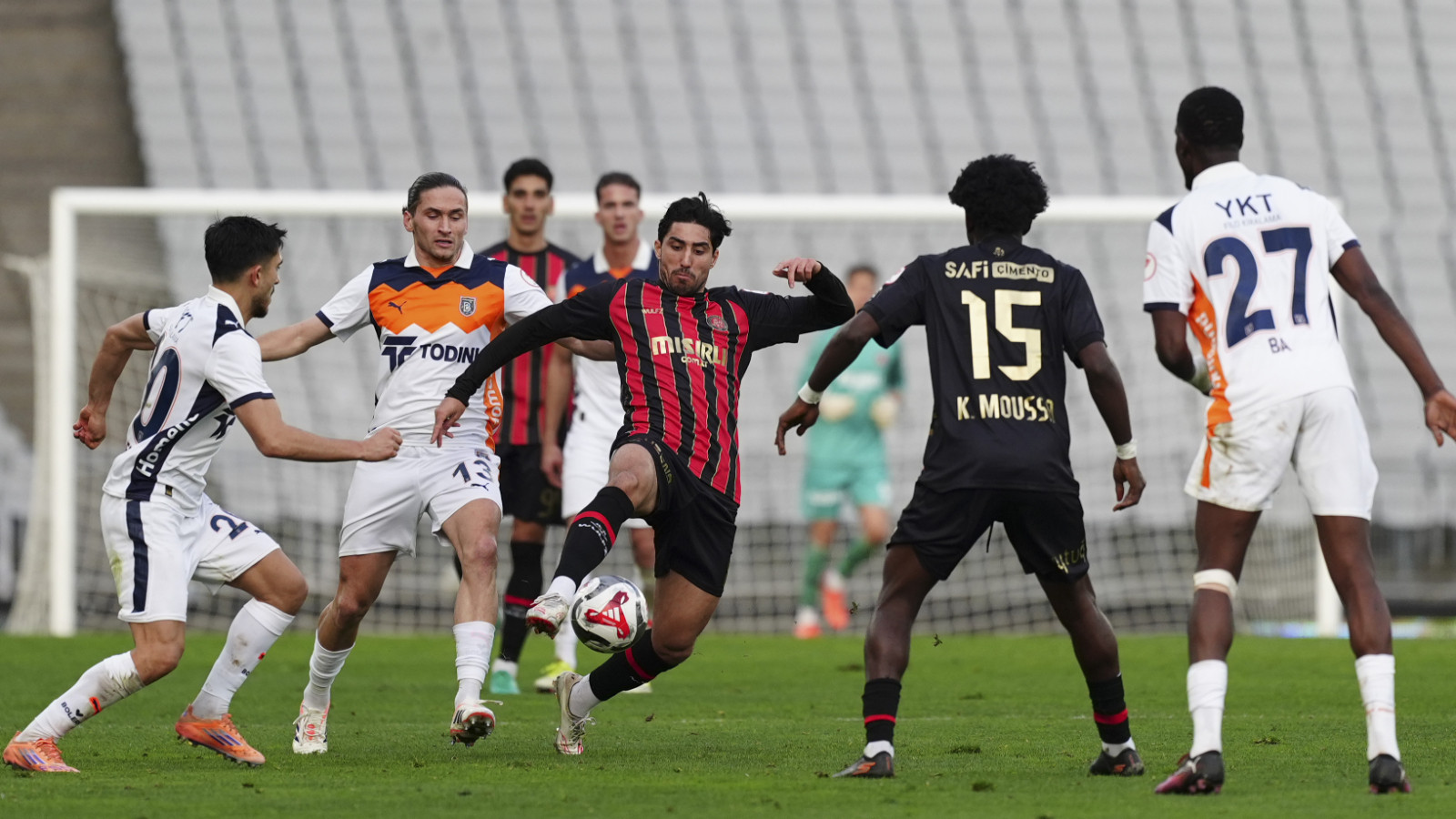 Başakşehir, kupada Karagümrük'ü 4 golle yendi