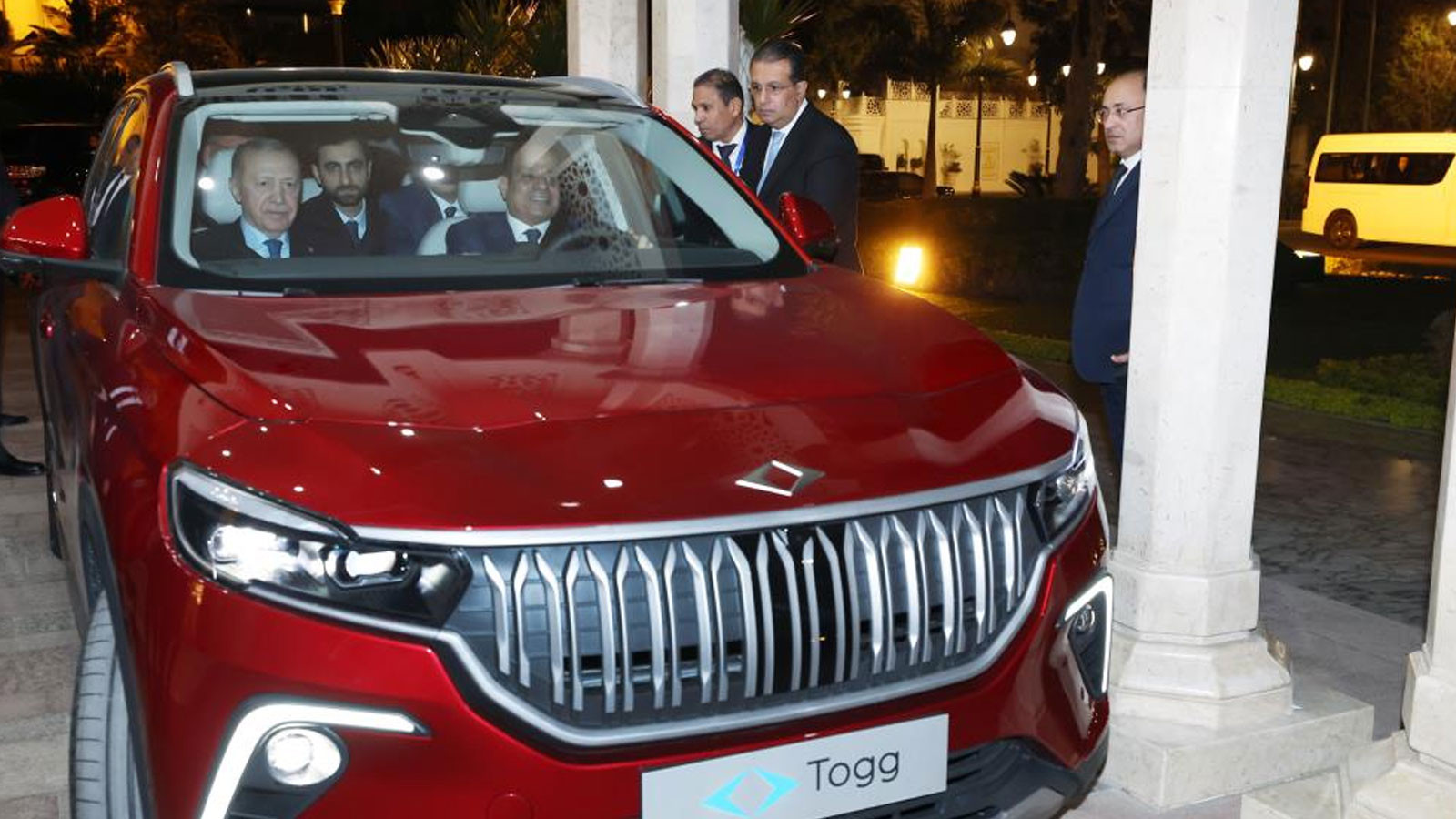 Cumhurbaşkanı Erdoğan’dan Mısır Cumhurbaşkanı es-Sisi’ye Togg hediyesi