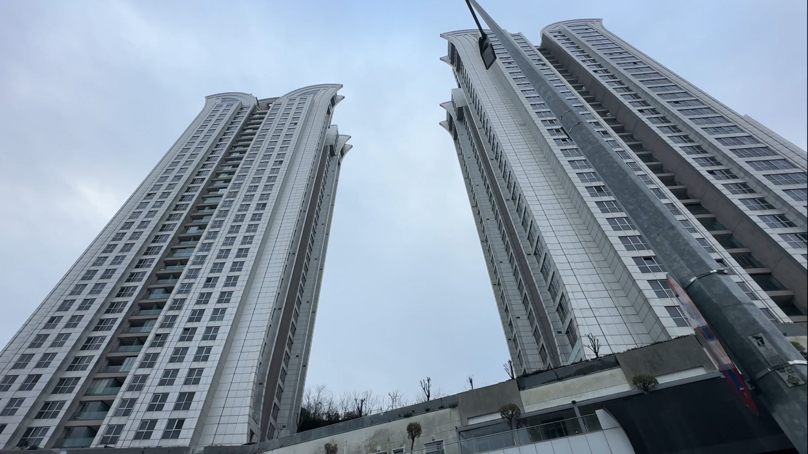 İstanbul'da korkunç olay! 12 yaşındaki çocuk 30'uncu kattan düşerek öldü