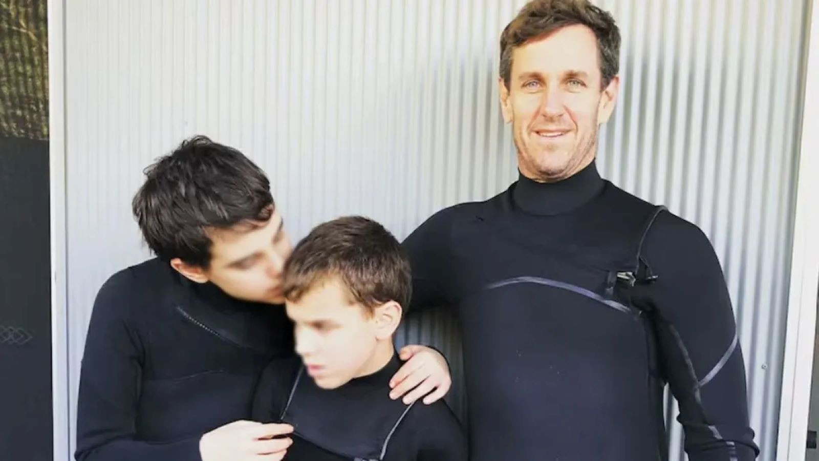 Kapıda "İçeri girmeyin, polisi arayın" notu vardı: Tüm aile ve evcil hayvanları ölü bulundu