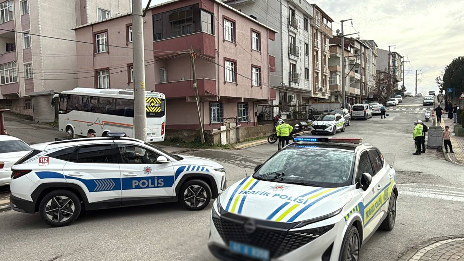 Kocaeli'de servis aracının çarptığı küçük Elanur can verdi