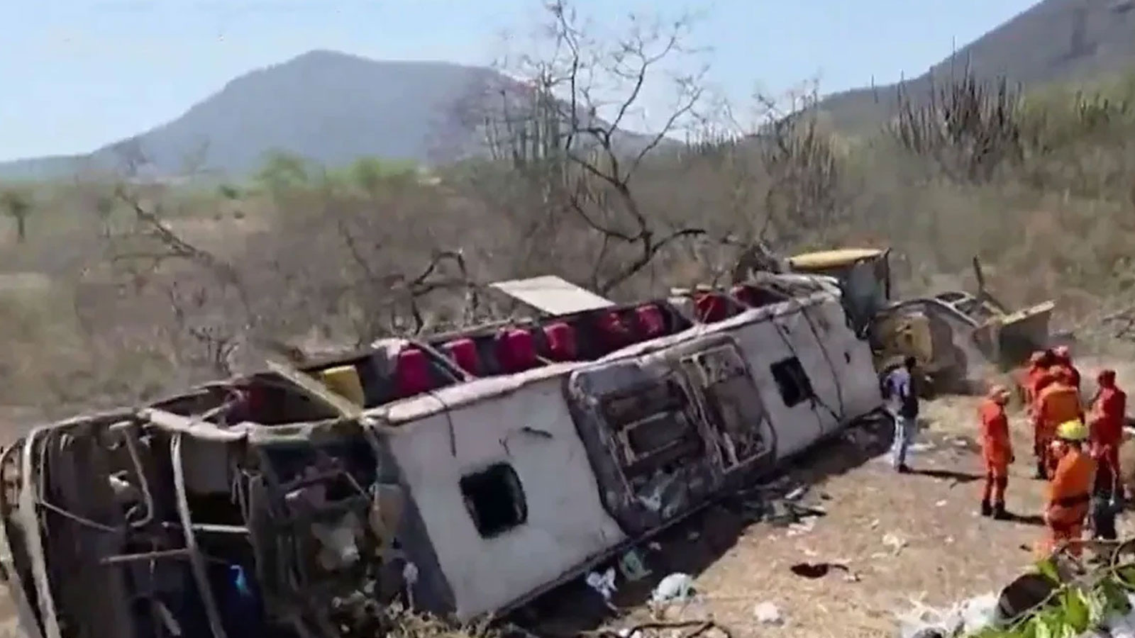 Brezilya'da otobüs devrildi: Çok sayıda ölü ve yaralı var