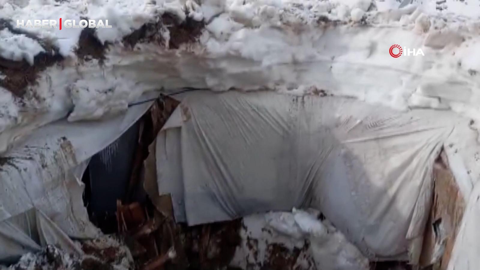 Batman'da heyelan: Kayaların düştüğü ev yıkıldı