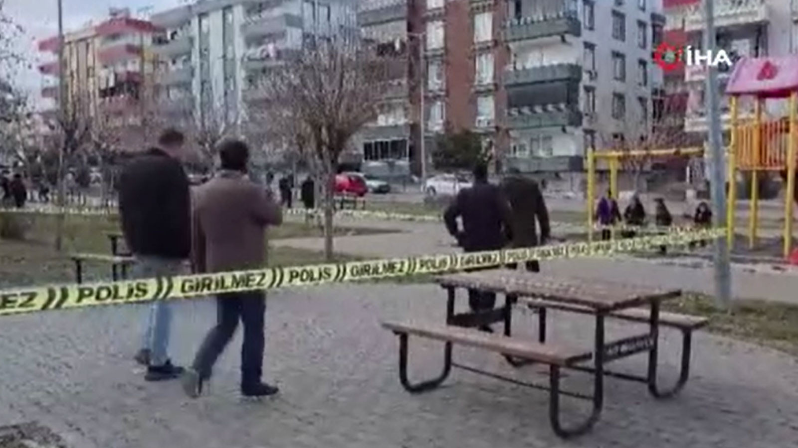 Erkek arkadaş meselesi yüzünden birbirine girdiler! Kızlar arasındaki kavga kanlı bitti