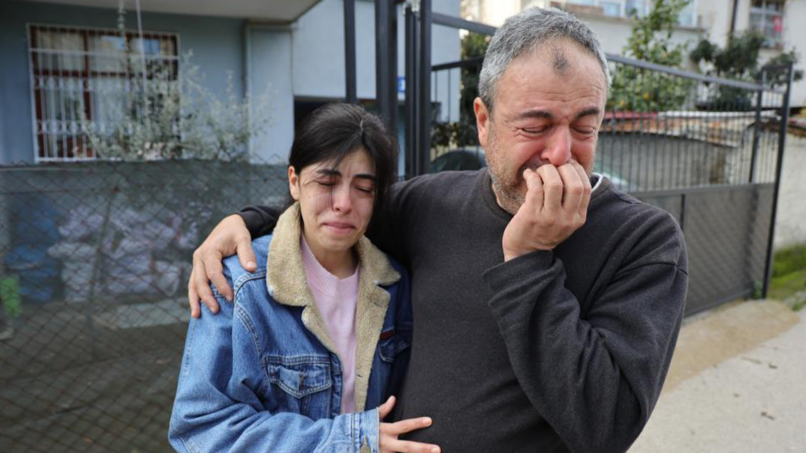 IBAN'ını verdiği arkadaşı başını yaktı, Özlem gözyaşlarıyla hapse girdi