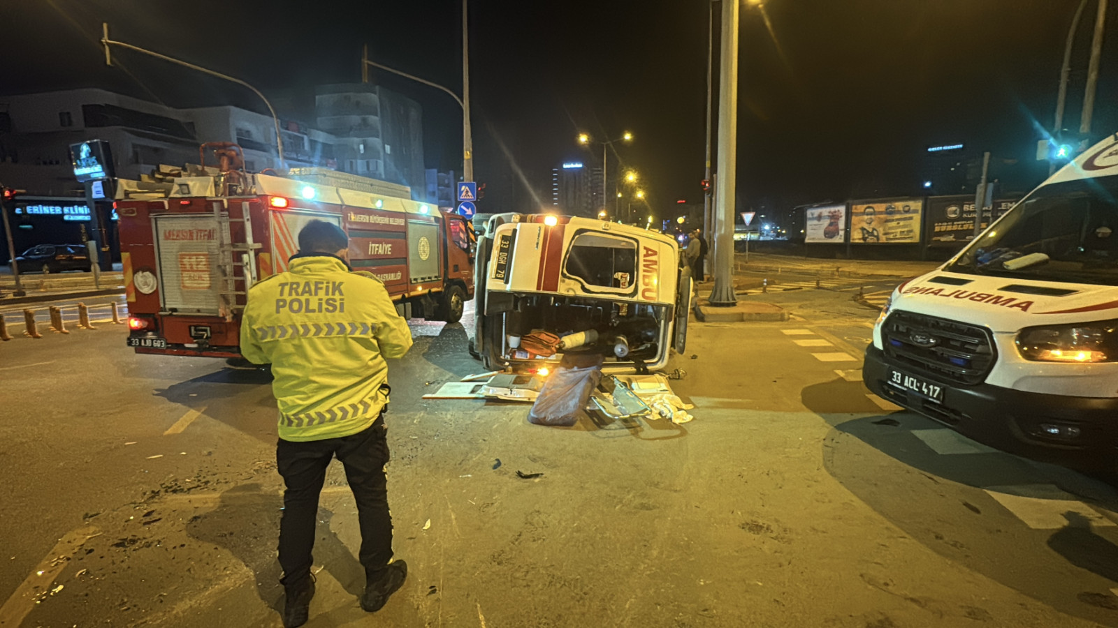 Mersin'de ambulans ile cip çarpıştı: 5 yaralı