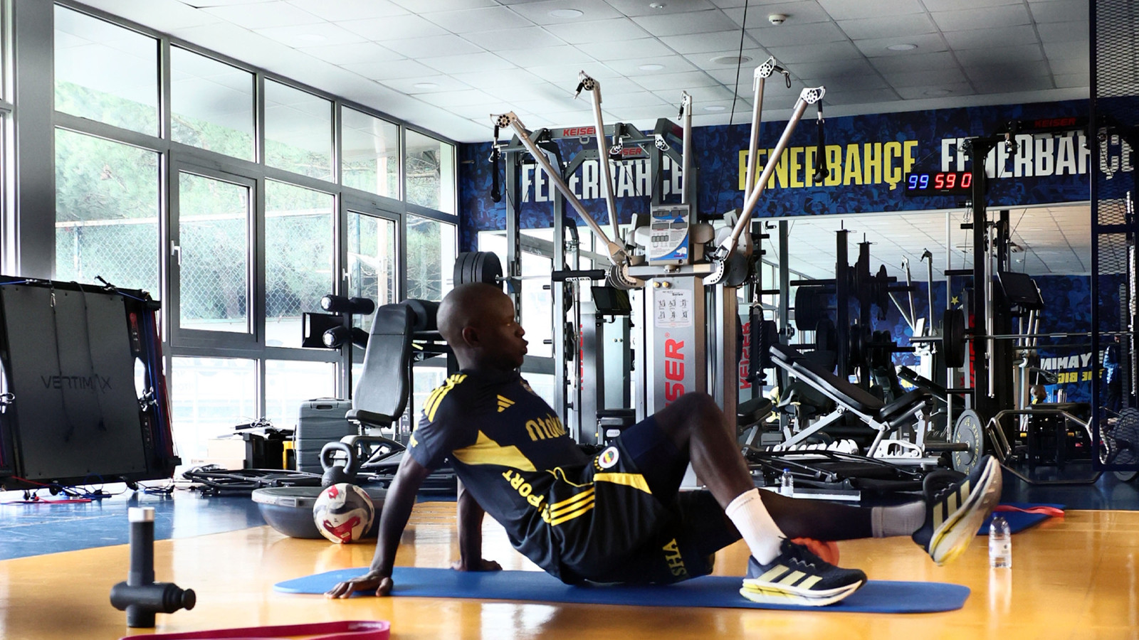 N'Golo Kante, Fenerbahçe'de ilk antrenmanını yaptı