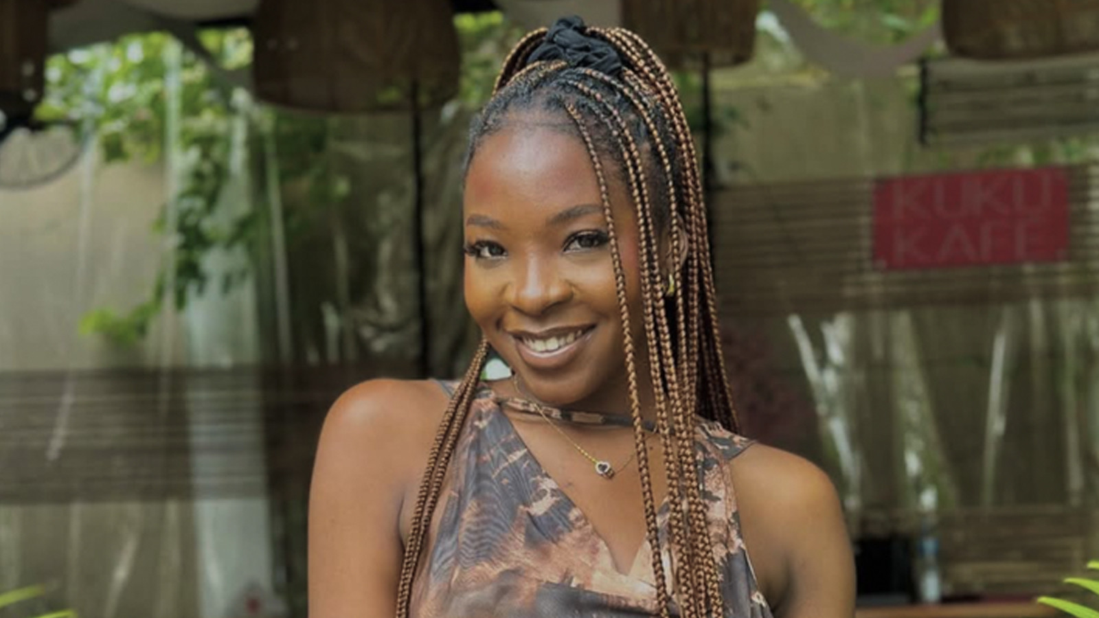 Nijeryalı şarkıcıyı evinde yılan ısırdı, hayatını kaybetti! Son mesajı ortaya çıktı