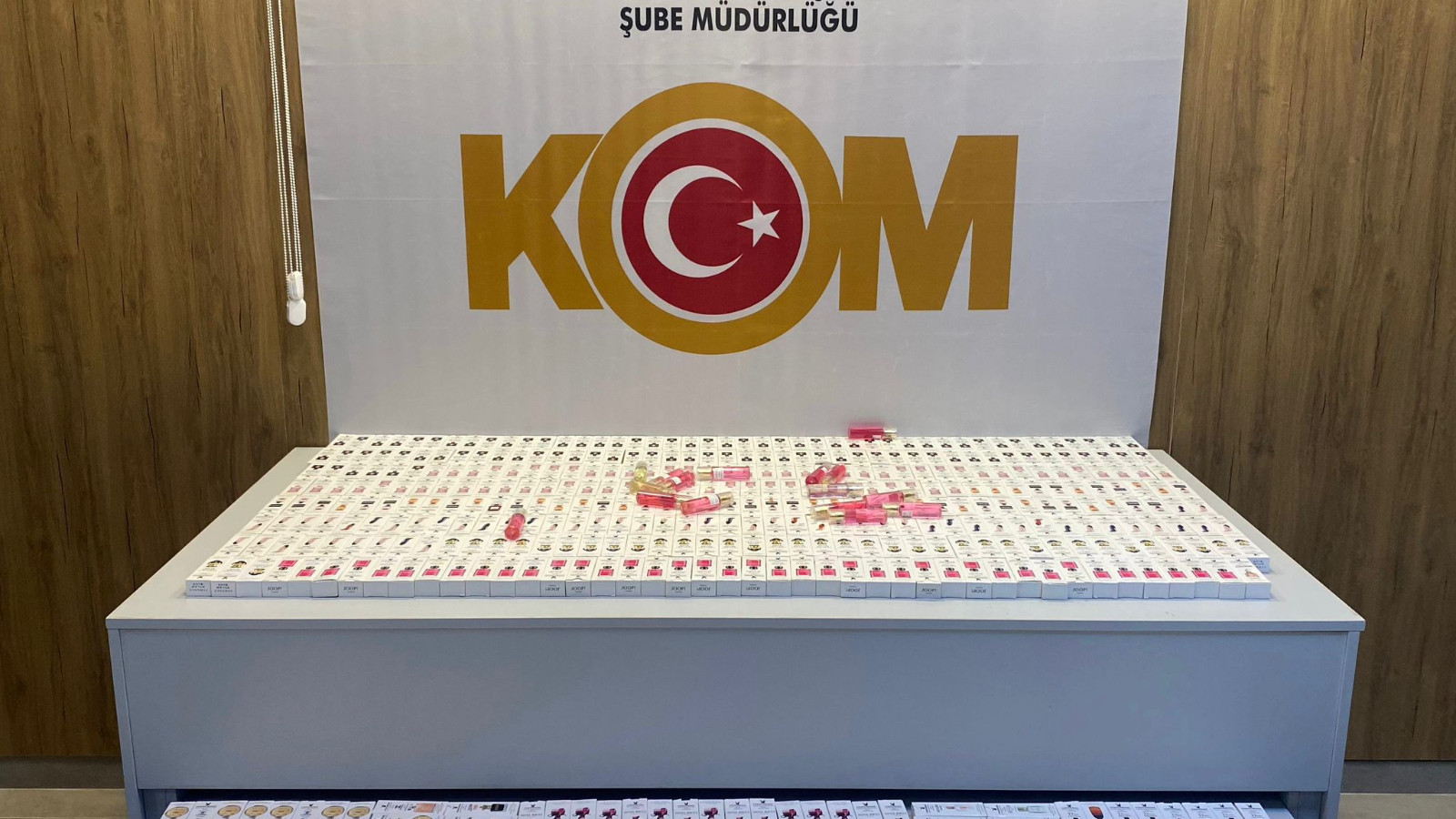 Samsun'da gümrük kaçağı parfüm operasyonu