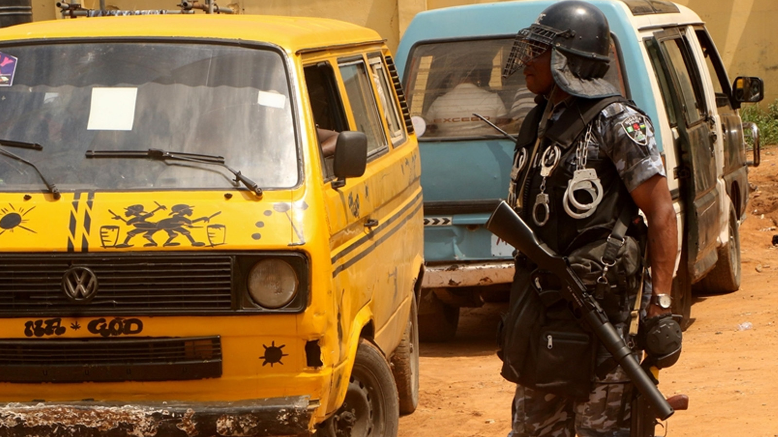 Ülkede sivillere silahlı saldırı: 170 kişi öldü