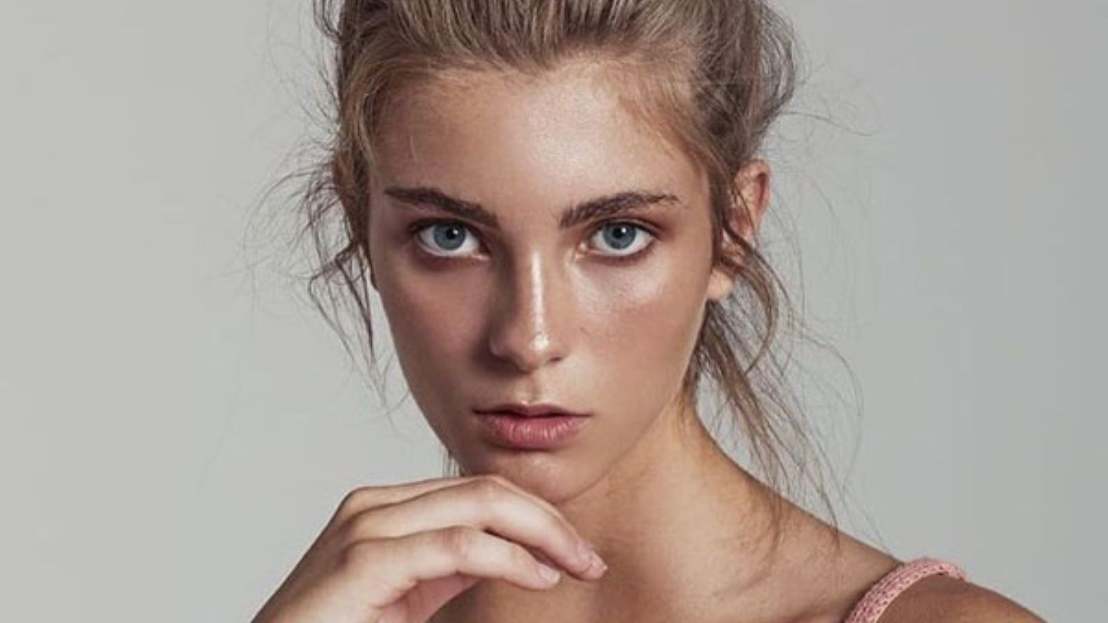 21 yaşındaki model evinde ölü bulundu, İspanyol kalecinin kızıydı