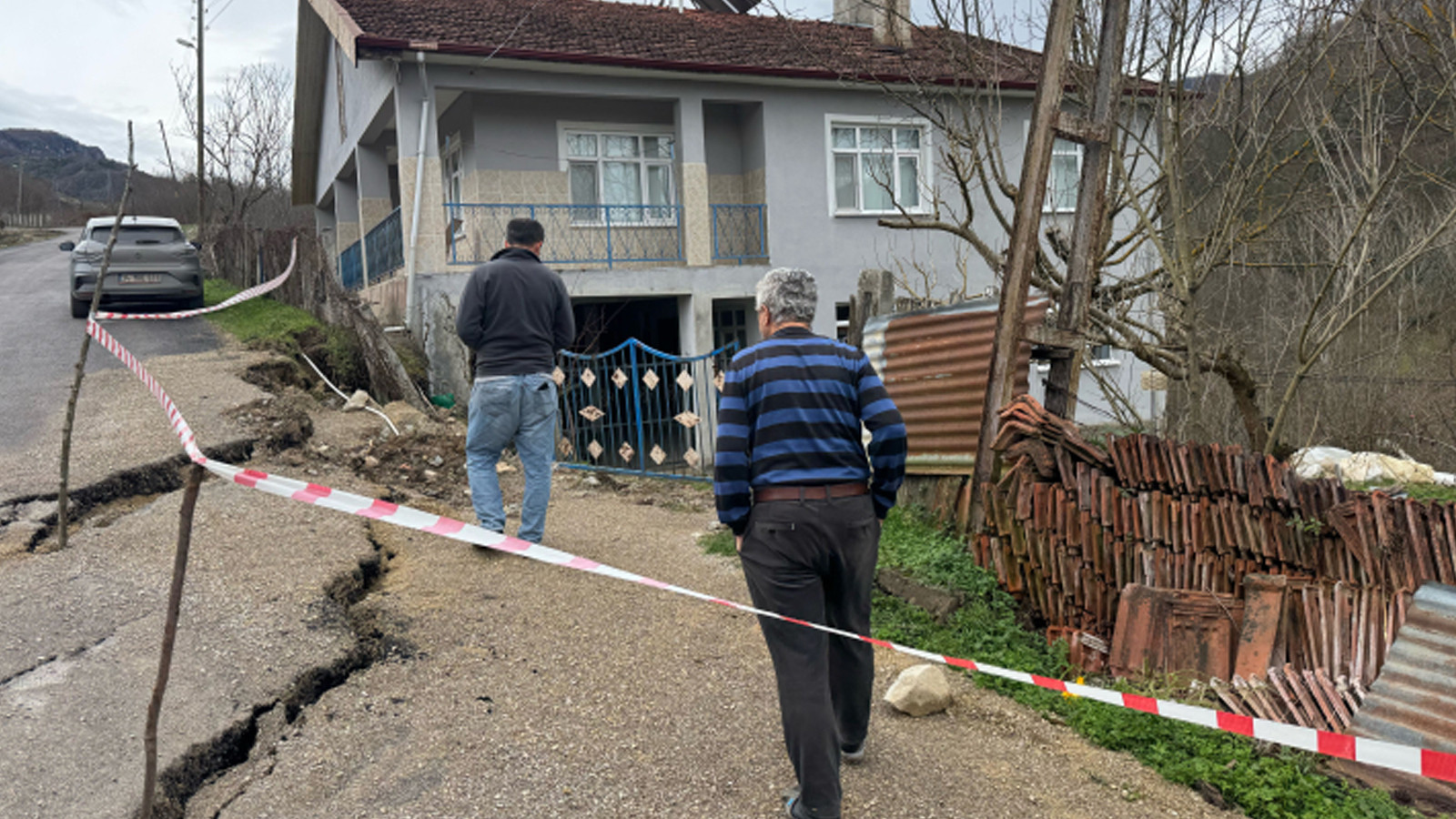 Bartın'da heyelan: 3 evde çatlaklar oluştu