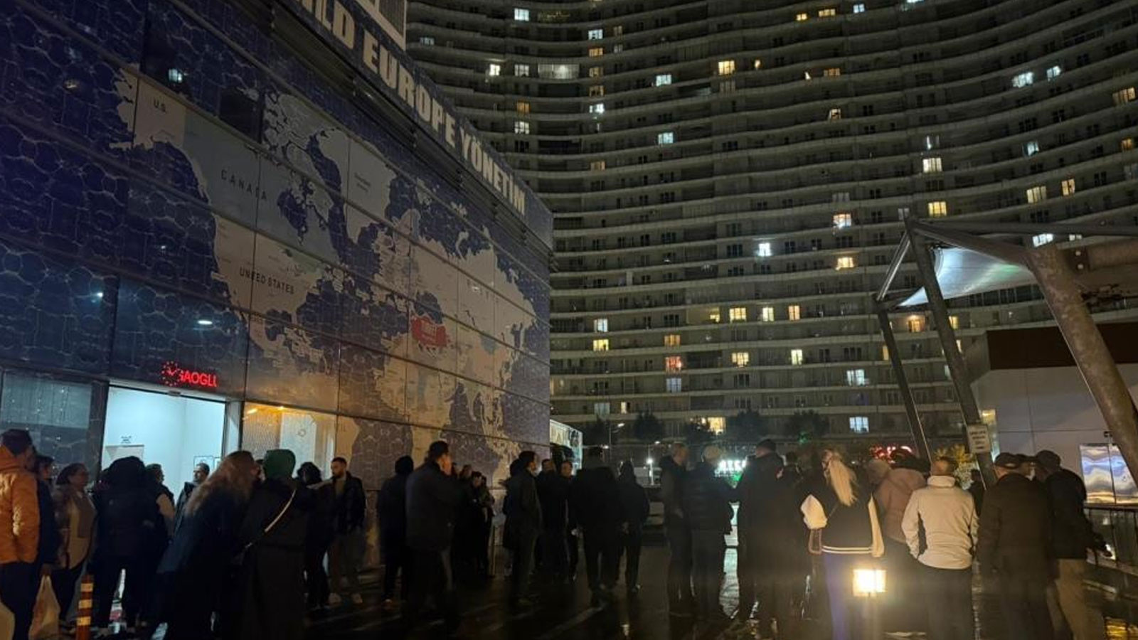 Başakşehir'de sitede yönetim krizi: 5 milyon liranın başka hesaplara aktarıldığı iddiası ortalığı karıştırdı