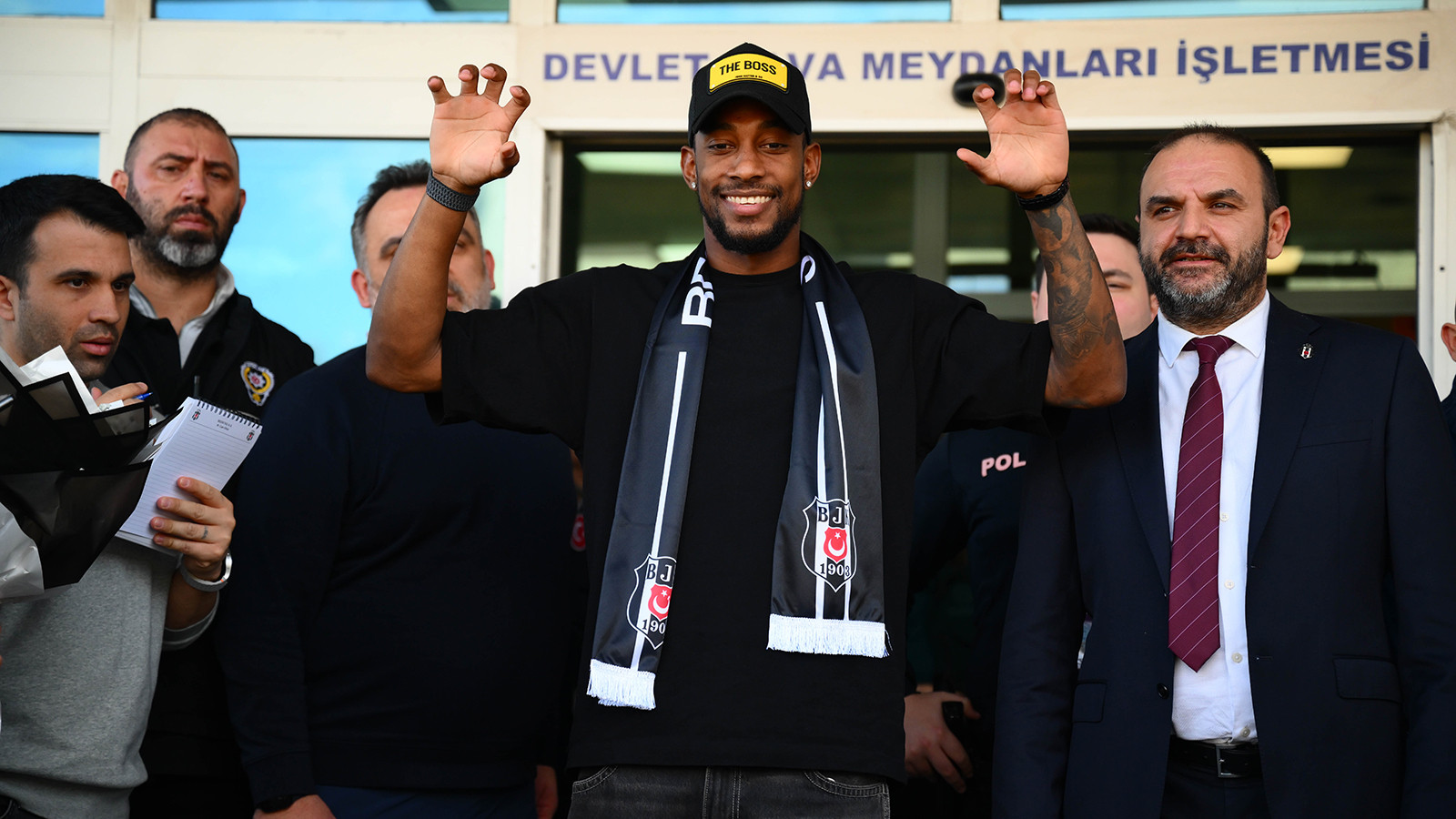 Beşiktaş'ın yeni transferi Amir Murillo, İstanbul'a geldi