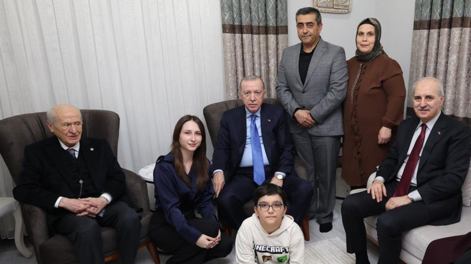 Cumhurbaşkanı Erdoğan ve Bahçeli'den depremzede aileye ziyaret