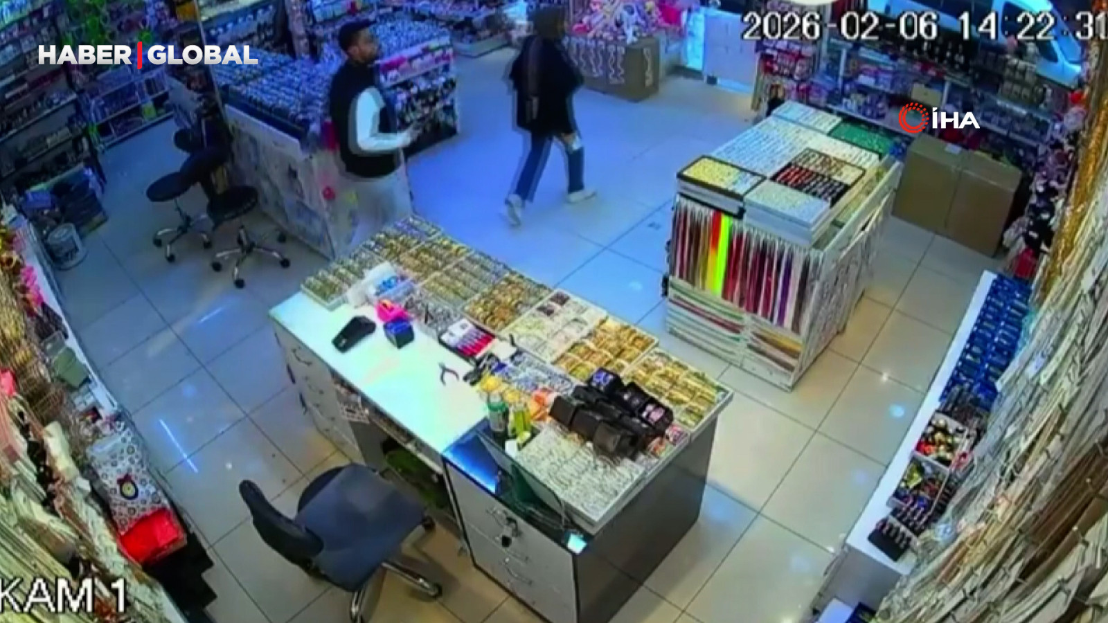 Erzincan'da deprem paniği kamerada