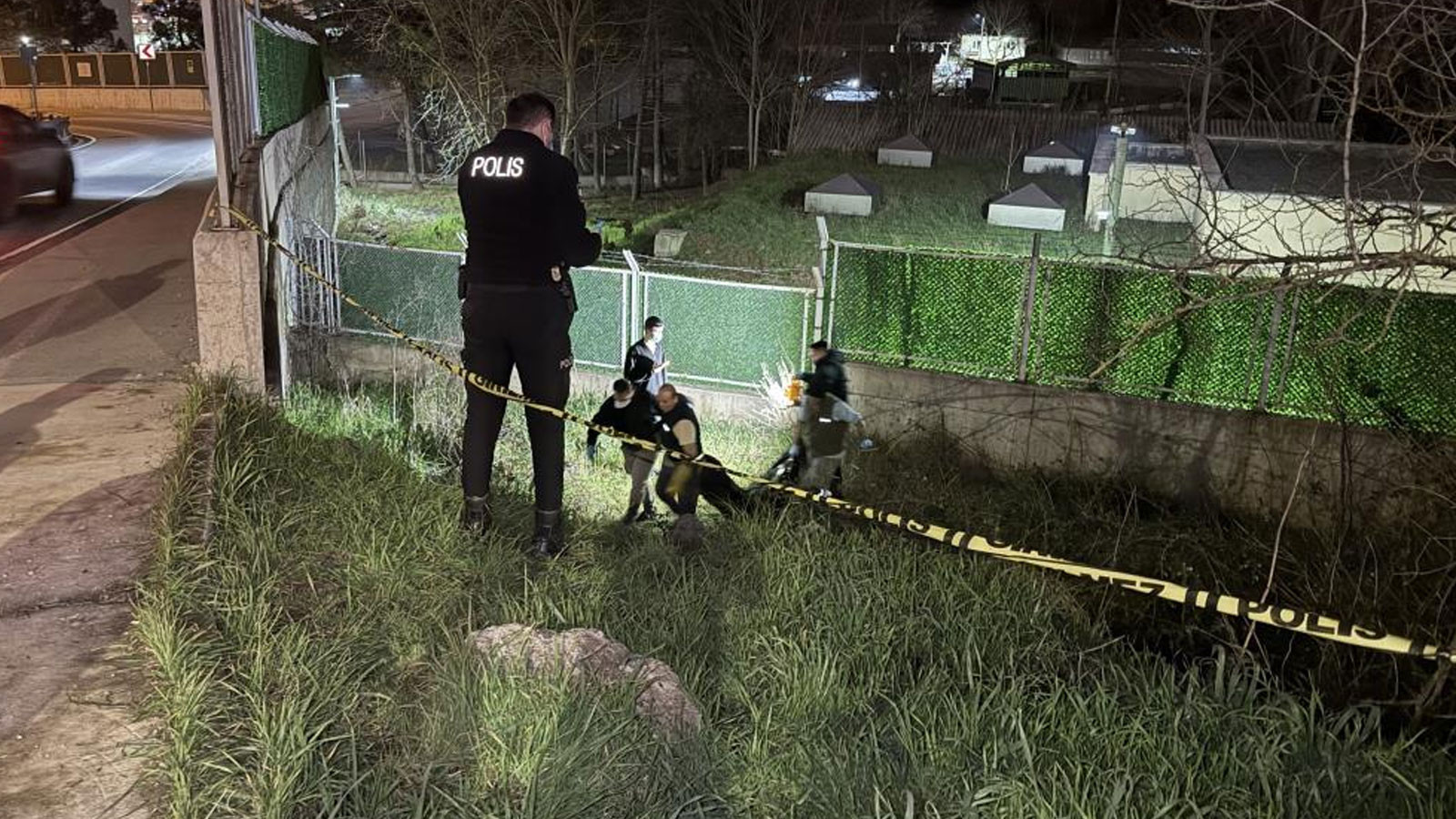 Eyüpsultan'da bir kişi yol kenarında ölü bulundu