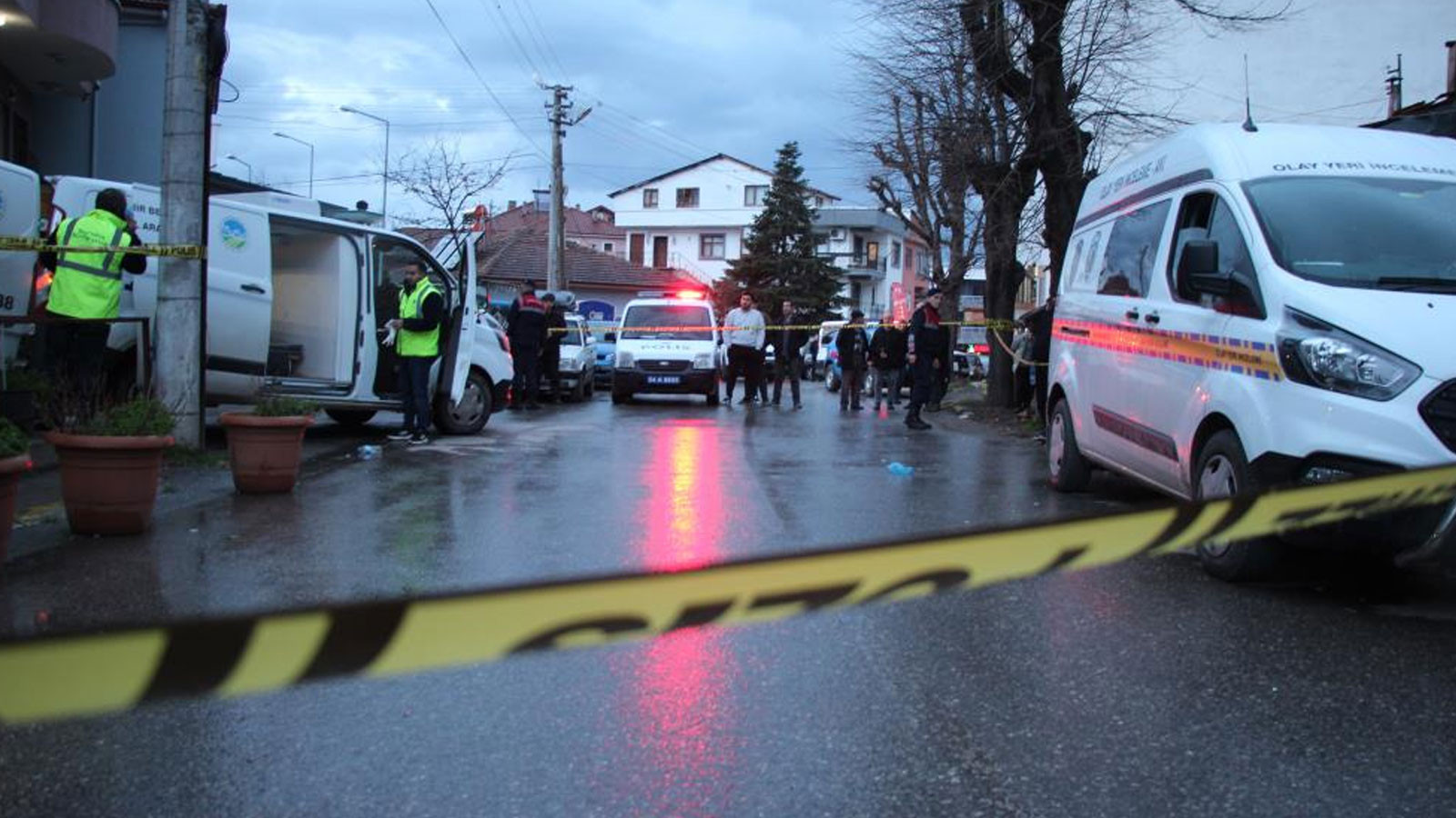Sakarya'da dehşet: Emekli polis eşini ve MHP İlçe Başkanını öldürdü