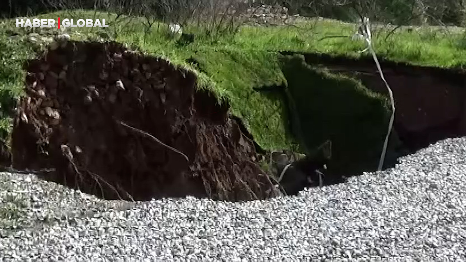 Aydın'da sağanak sonrası şoke eden görüntü! Ekipler inceliyor