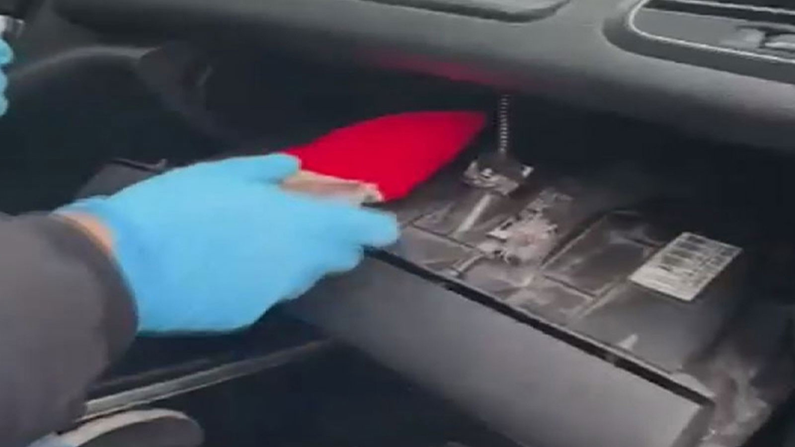 Bakırköy'de denetim sırasında durdurulan otomobilden uyuşturucu çıktı!