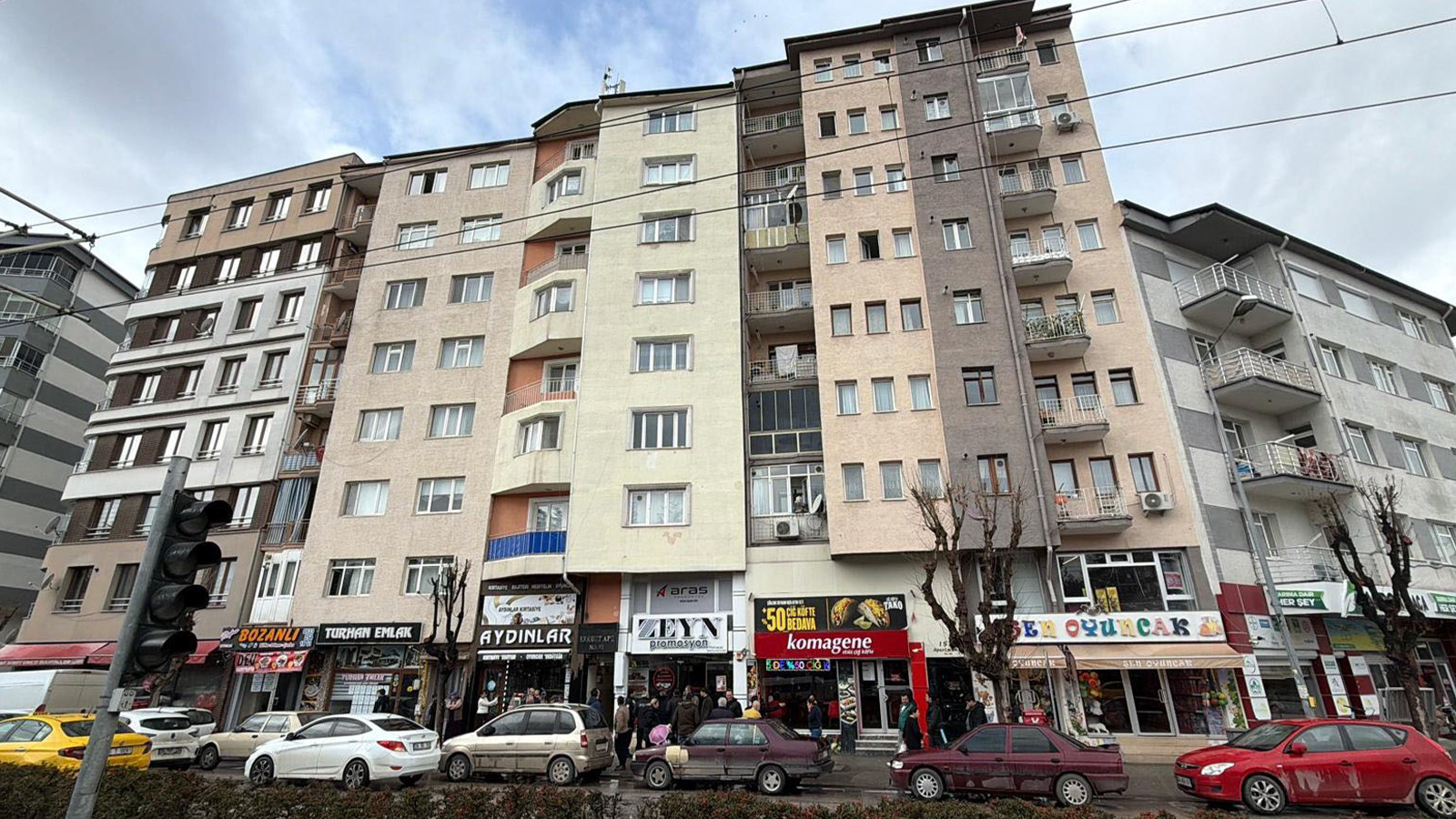 Baz istasyonunu tamir ederken 7’nci kattan düşüp öldü