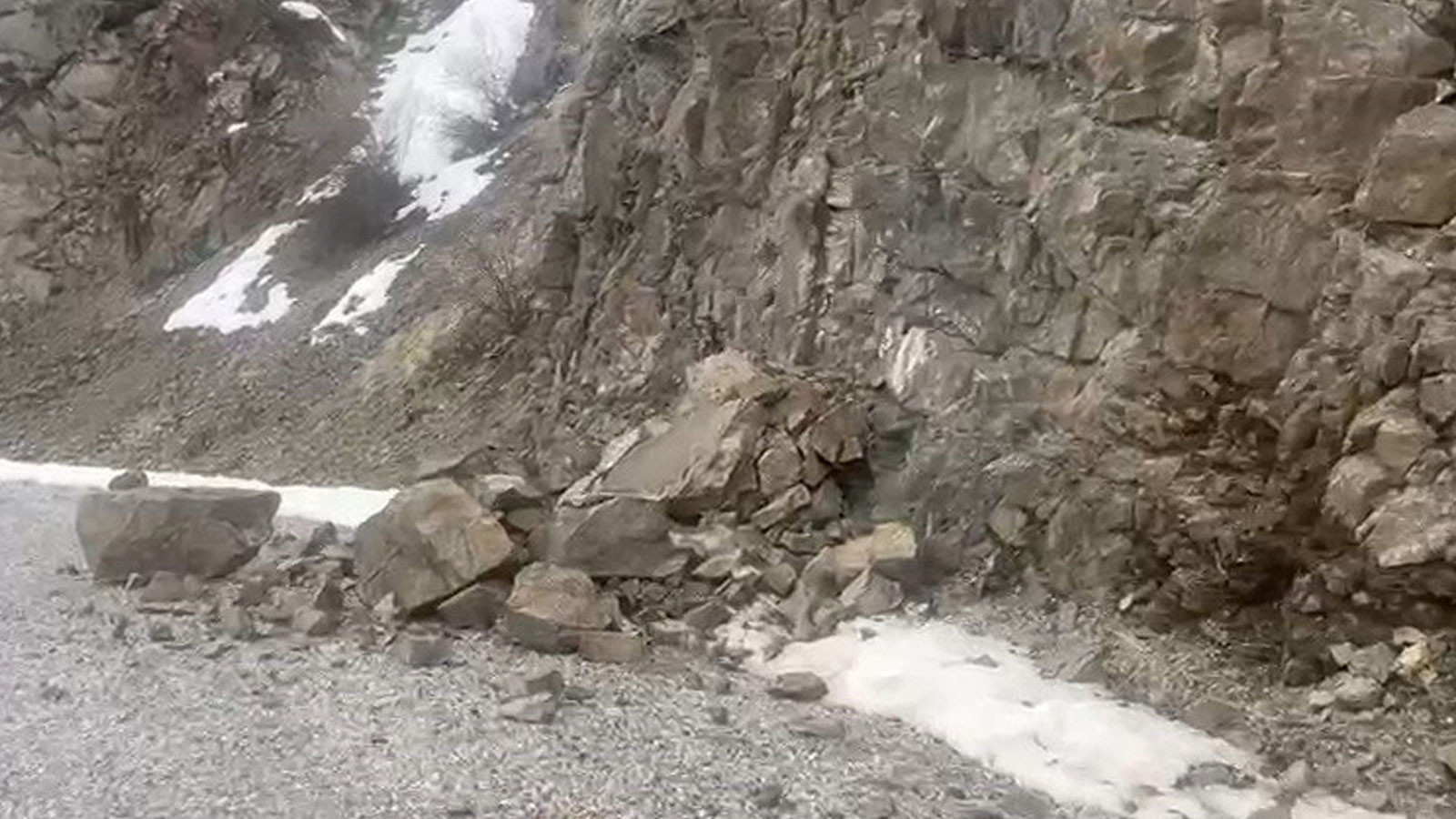 Erzincan’daki 4,9'luk depremin merkez üssünden yeni görüntüler ortaya çıktı!