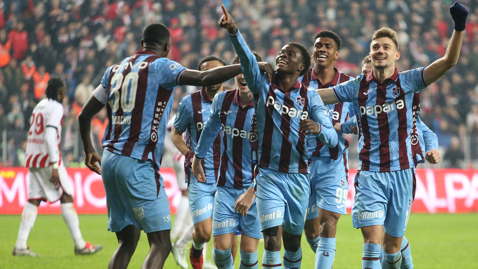 Trabzonspor, Samsun'da 3 puanı 3 golle aldı