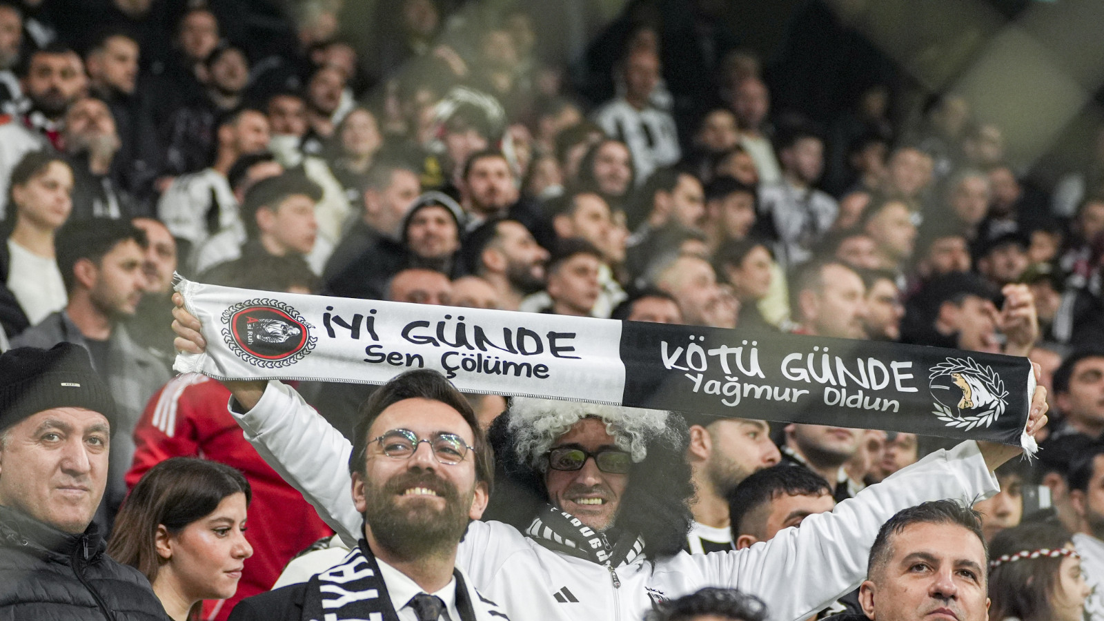 Beşiktaş taraftarı 6 Şubat'ı unutmadı