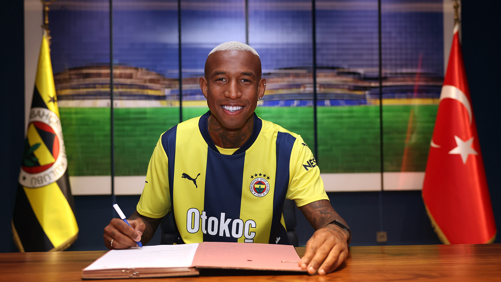 Fenerbahçe, Anderson Talisca'nın sözleşmesini uzattı