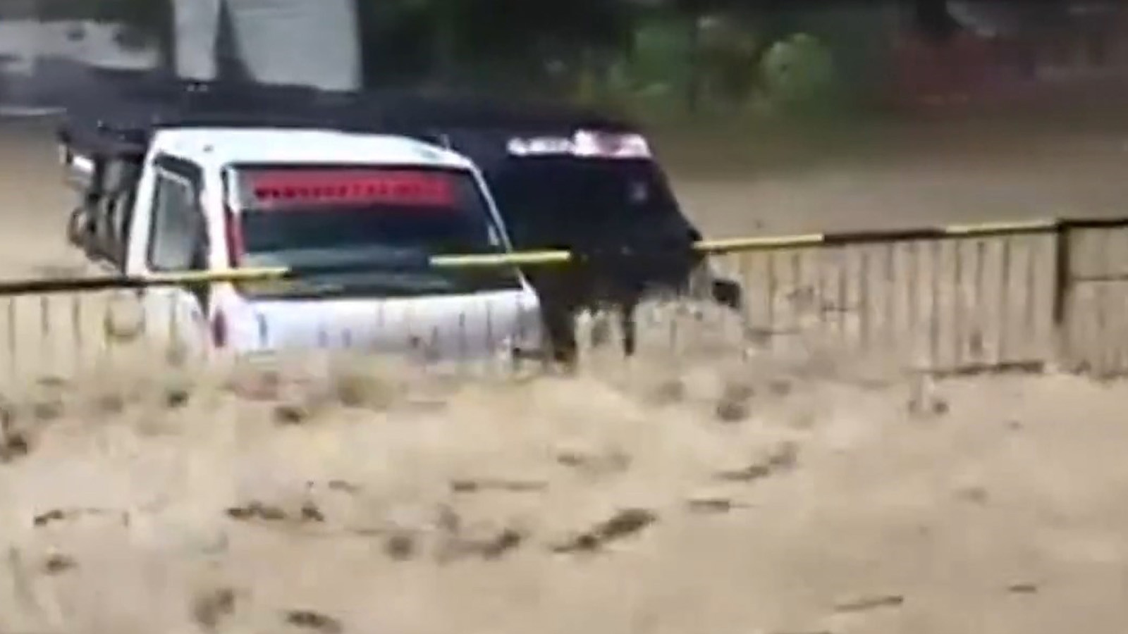 Filipinler'i tropikal fırtına vurdu: Çok sayıda can kaybı var