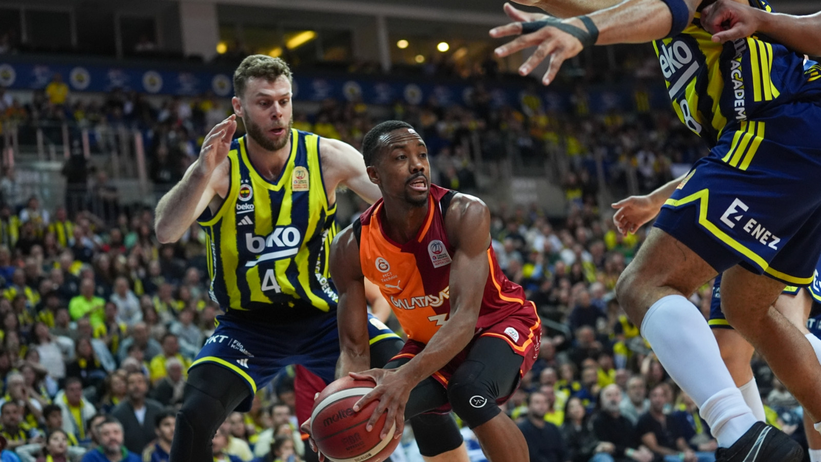 Galatasaray'dan hakeme sert tepki: Maçı açıkça katletti