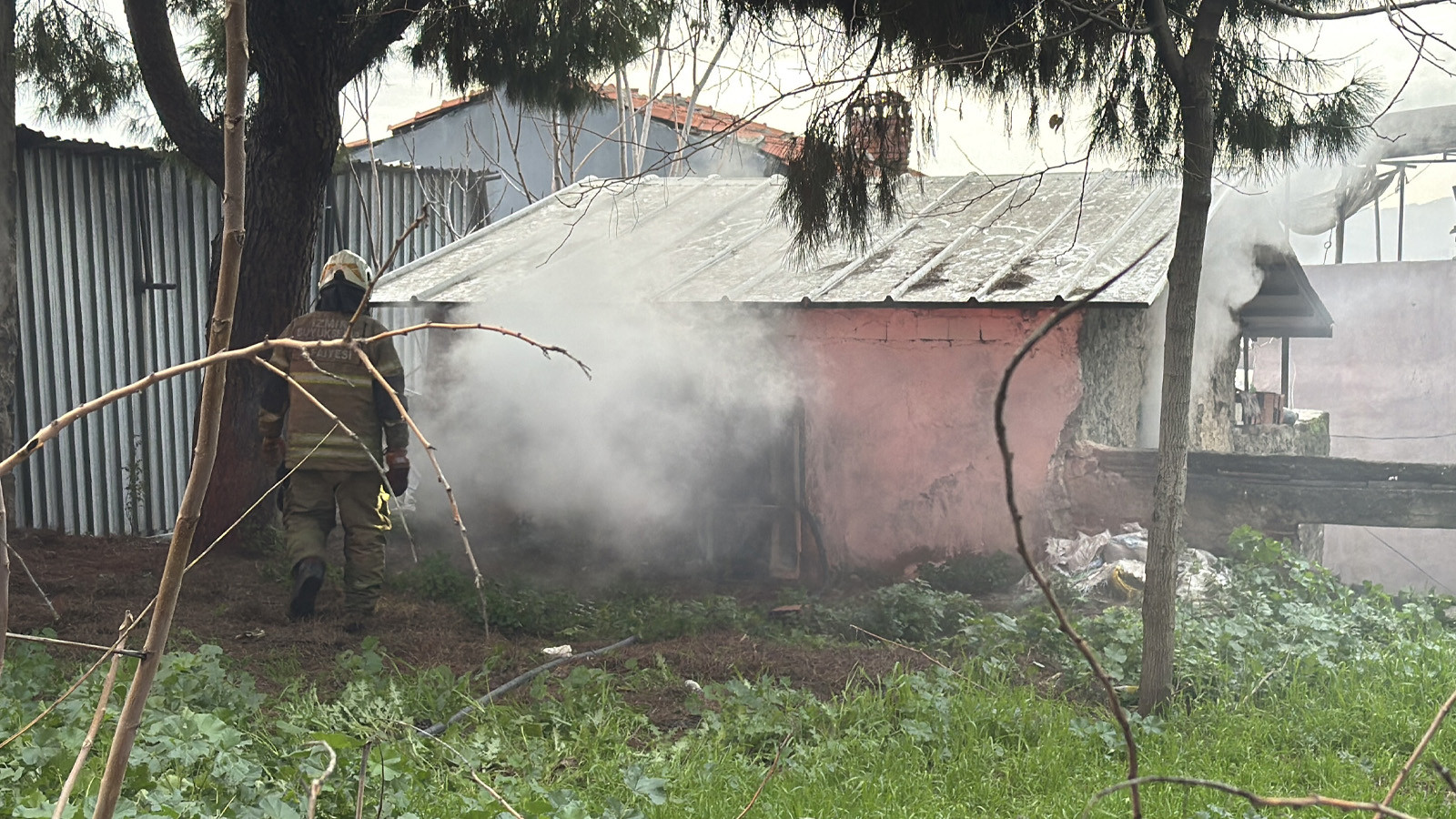 İzmir'de çıkan tartışmada 18 yaşındaki genç tabancayla öldürüldü