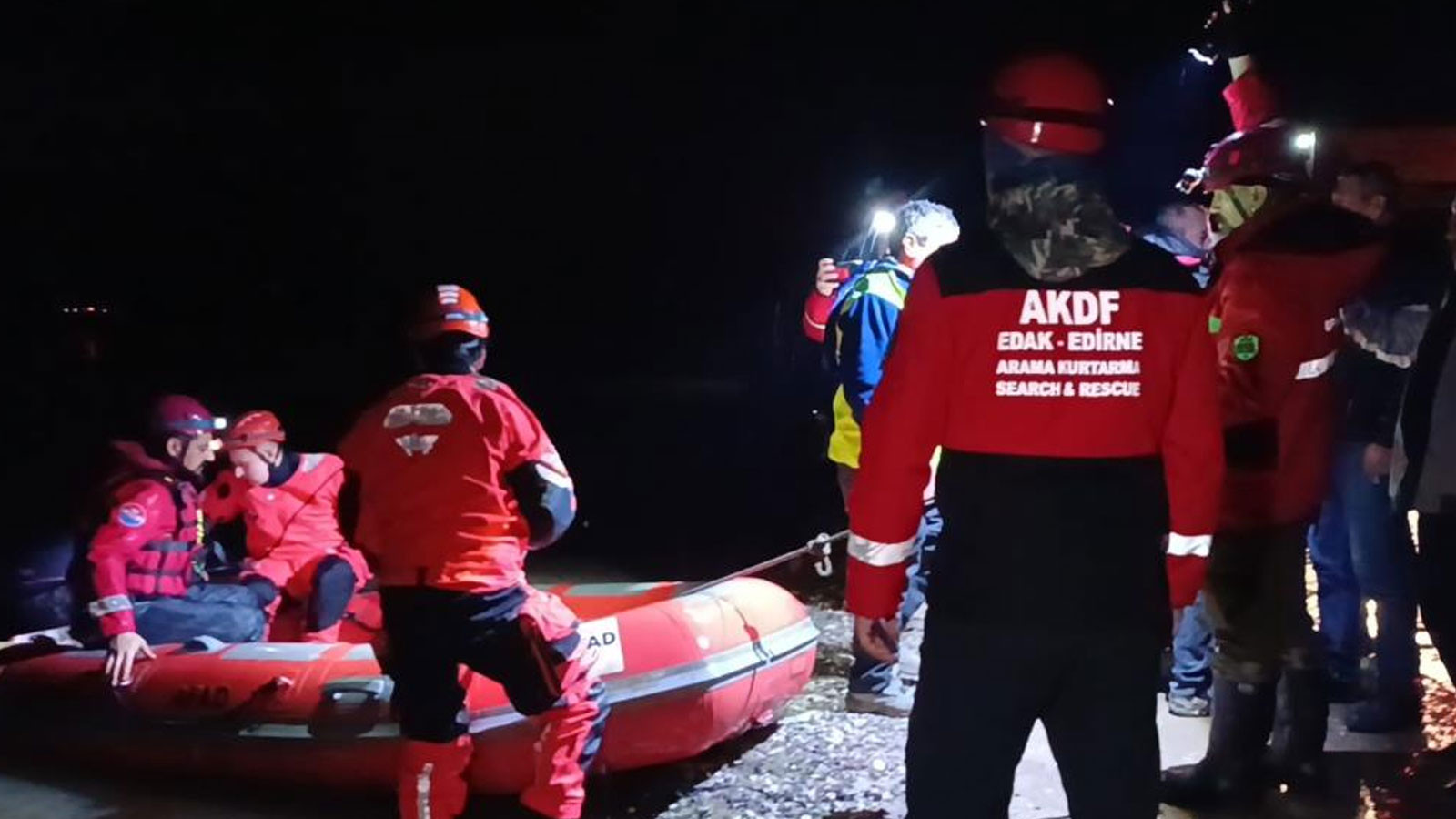 Meriç Nehri kıyısında mahsur kalan 2 işçi kurtarıldı