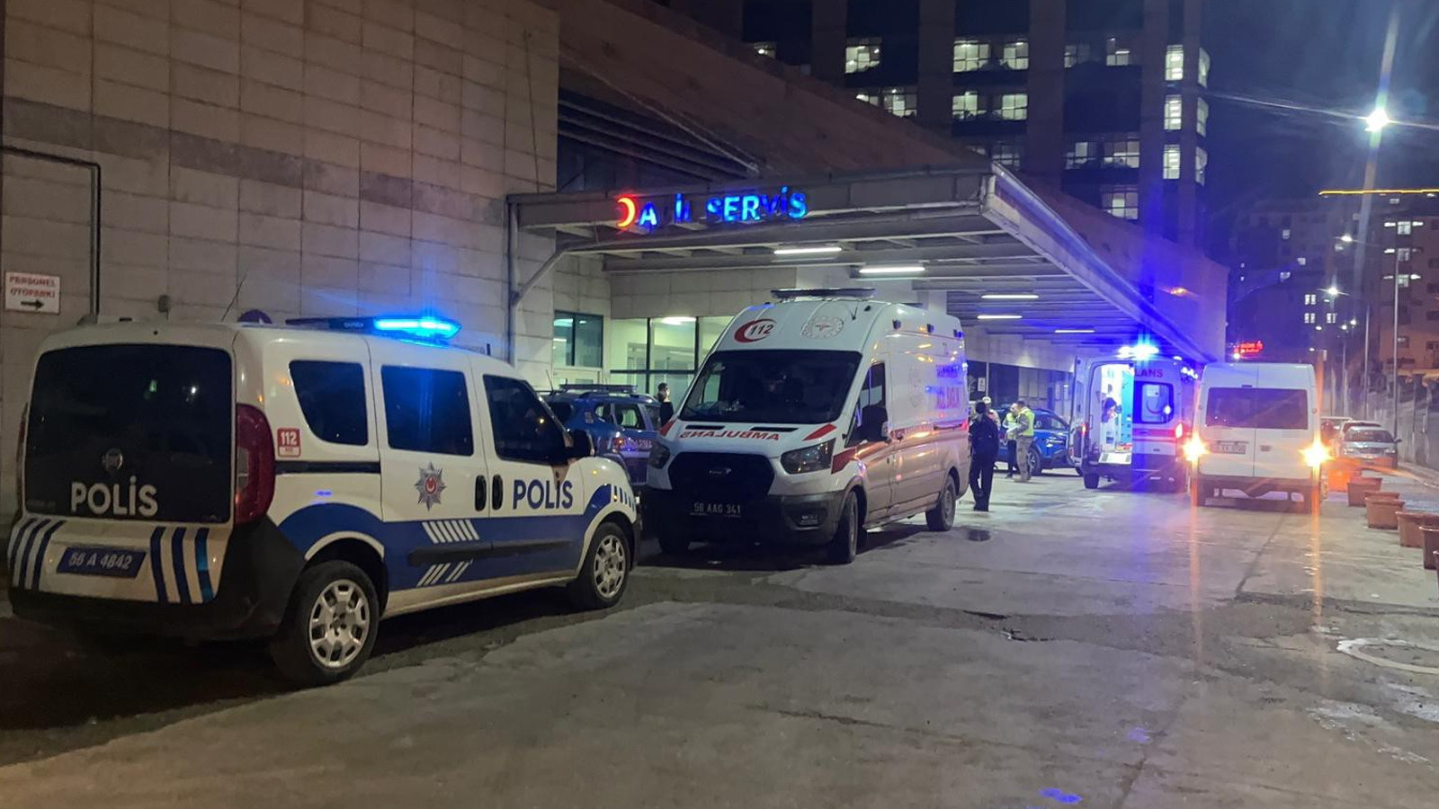 Siirt'te ortalık savaş alanına döndü: Çok sayıda yaralı ve gözaltı var