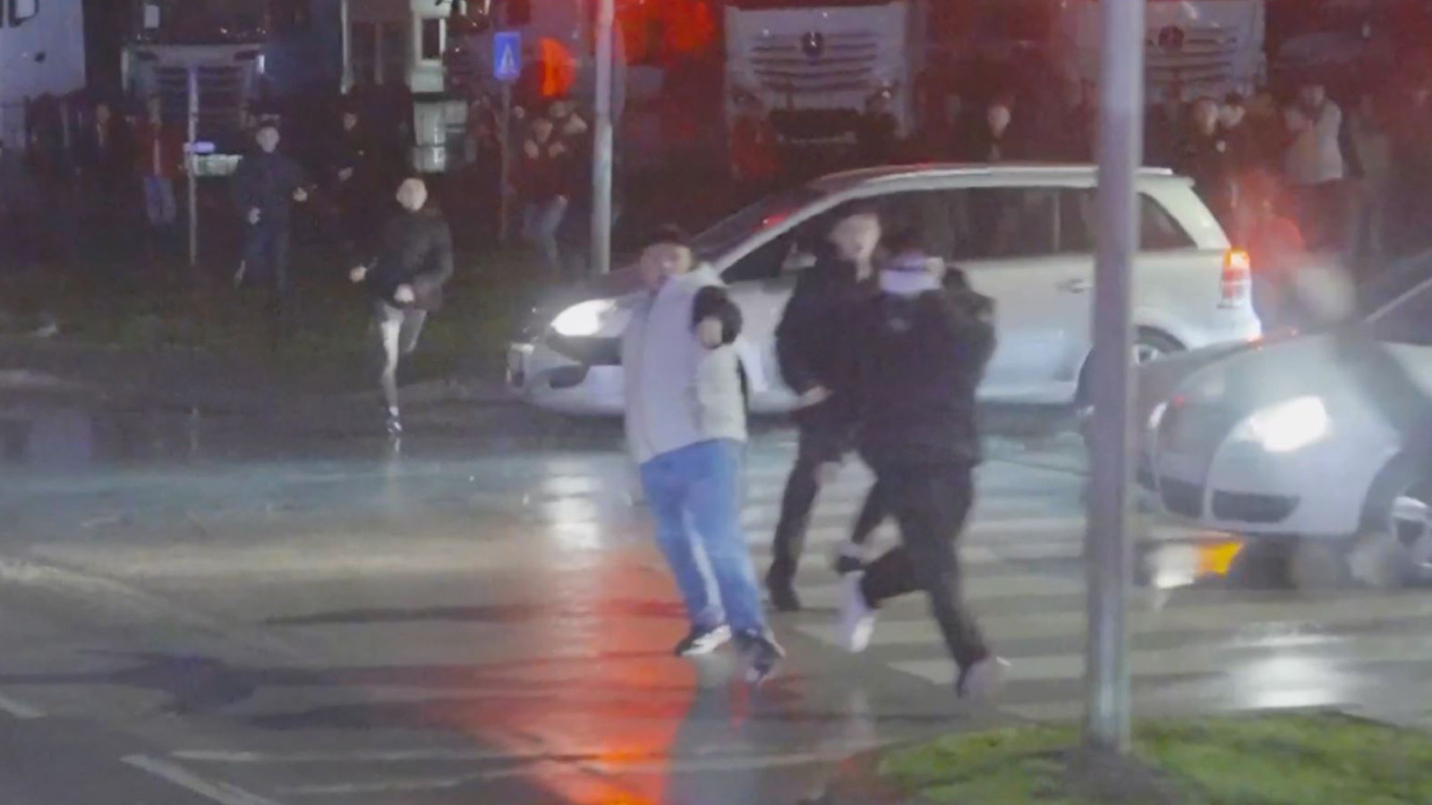 Trabzonspor'un otobüsüne taşlı saldırı: 6 gözaltı