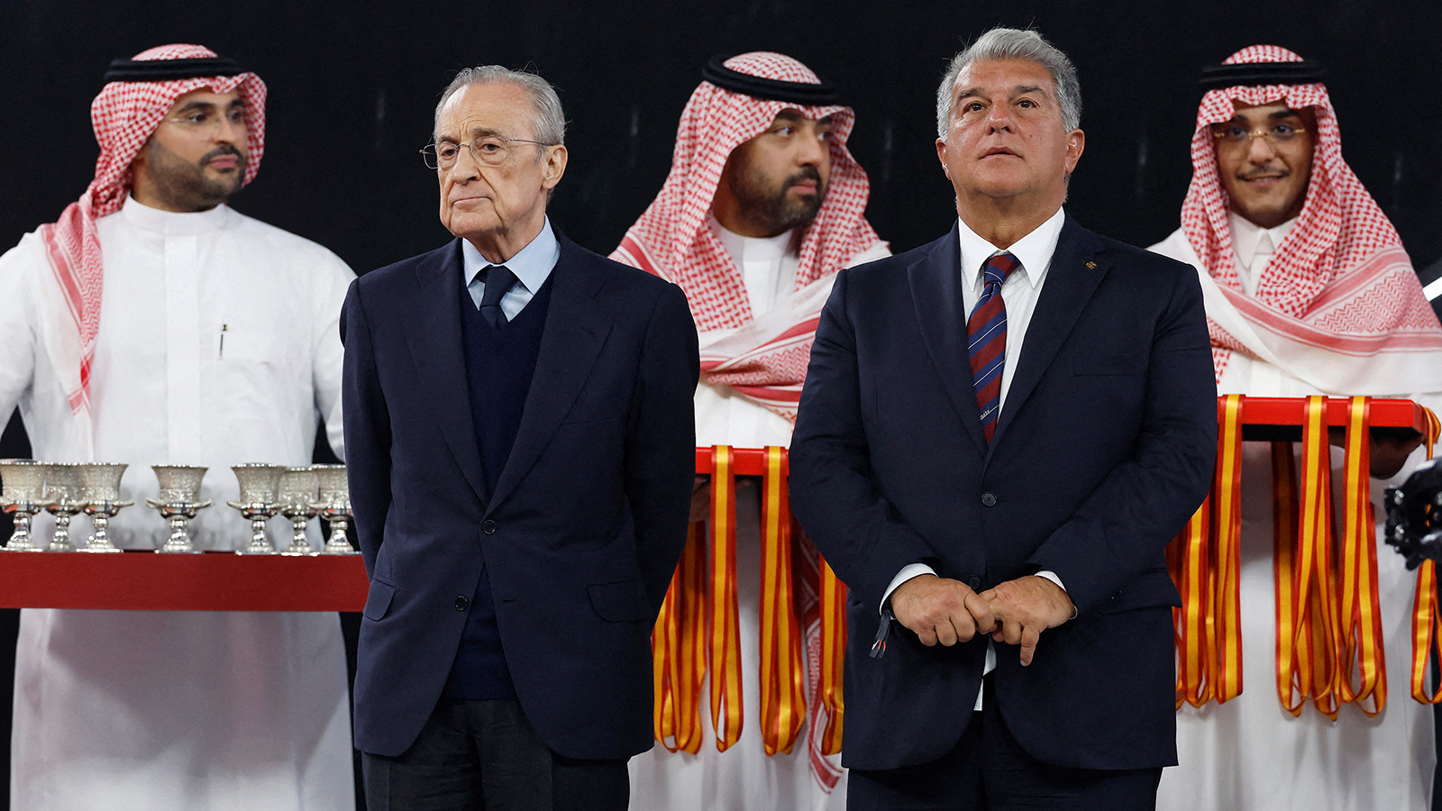 Barcelona Başkanı Joan Laporta istifa etti