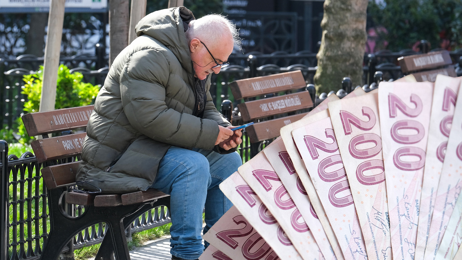Emekli milyonlara kötü haber: Bunu yapanın emekli aylığı dibi görecek
