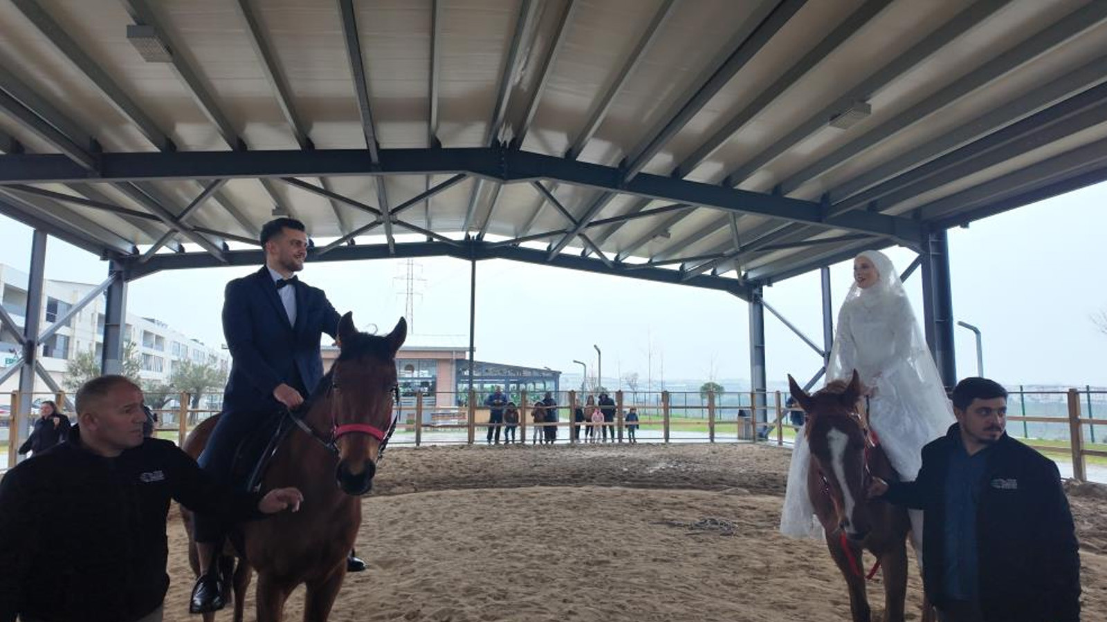Esenyurt'ta ilginç nikah: "Şahidi at yapacaktık, kabul etmediler"