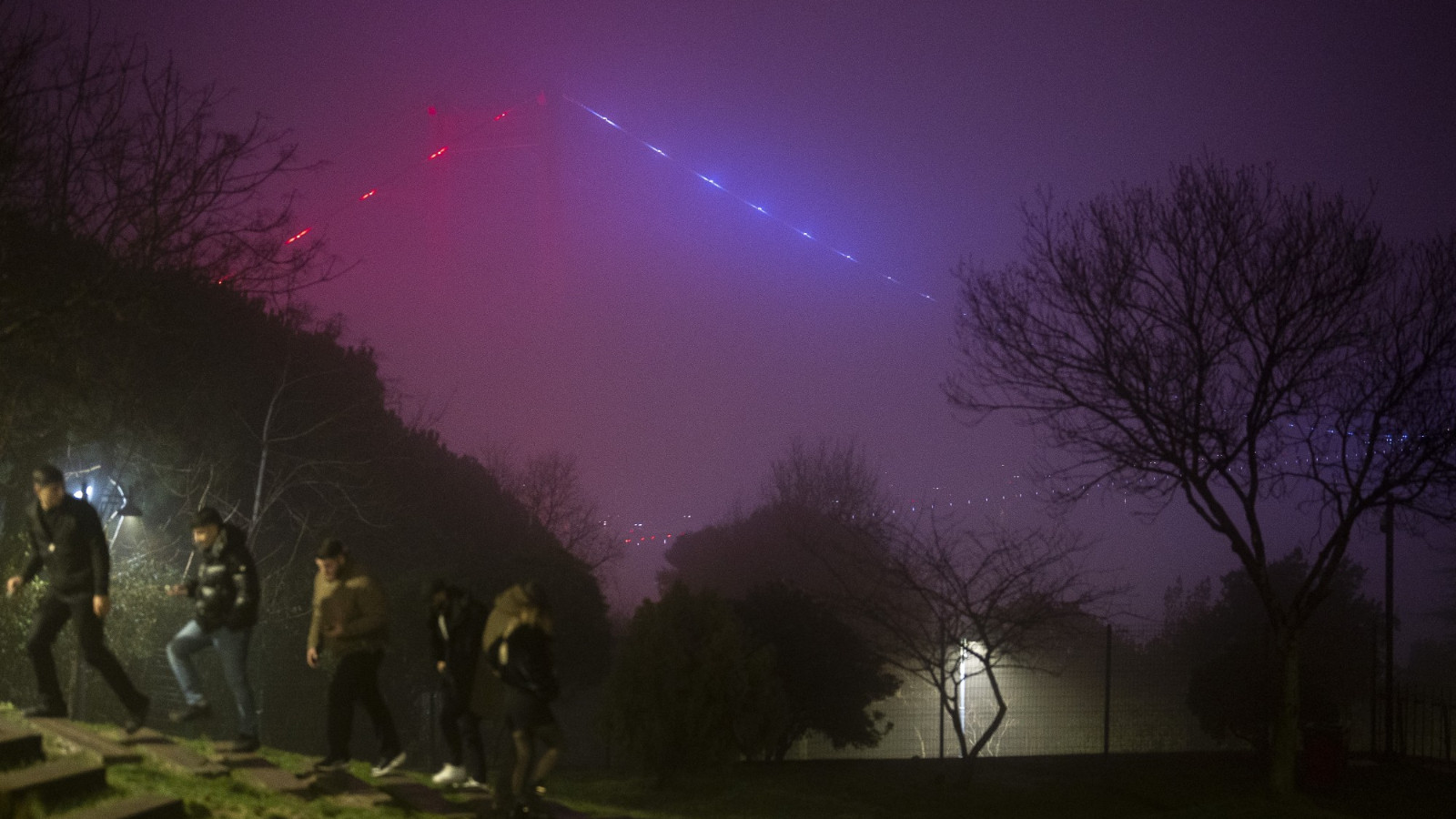 İstanbul sise büründü! Göz gözü görmüyor