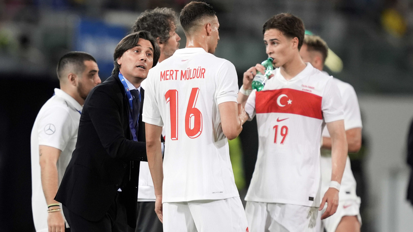 Montella, Kenan Yıldız'ı yere göğe sığdıramadı