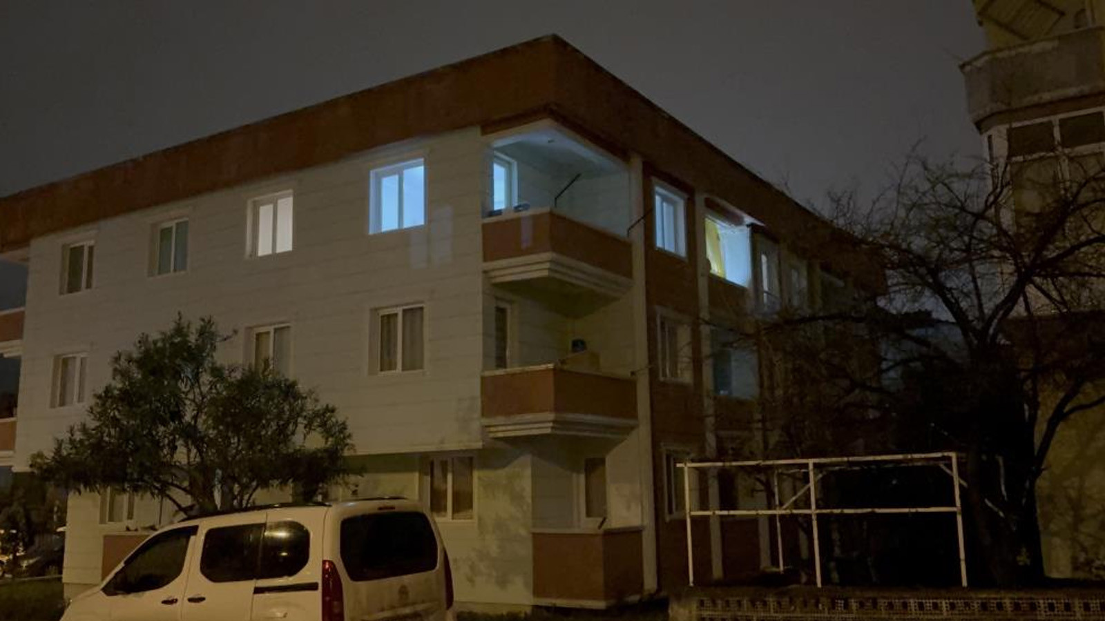 Samsun'da dehşet: Yeğenini darbedip ablasını bıçaklayan saldırgan balkondan atladı