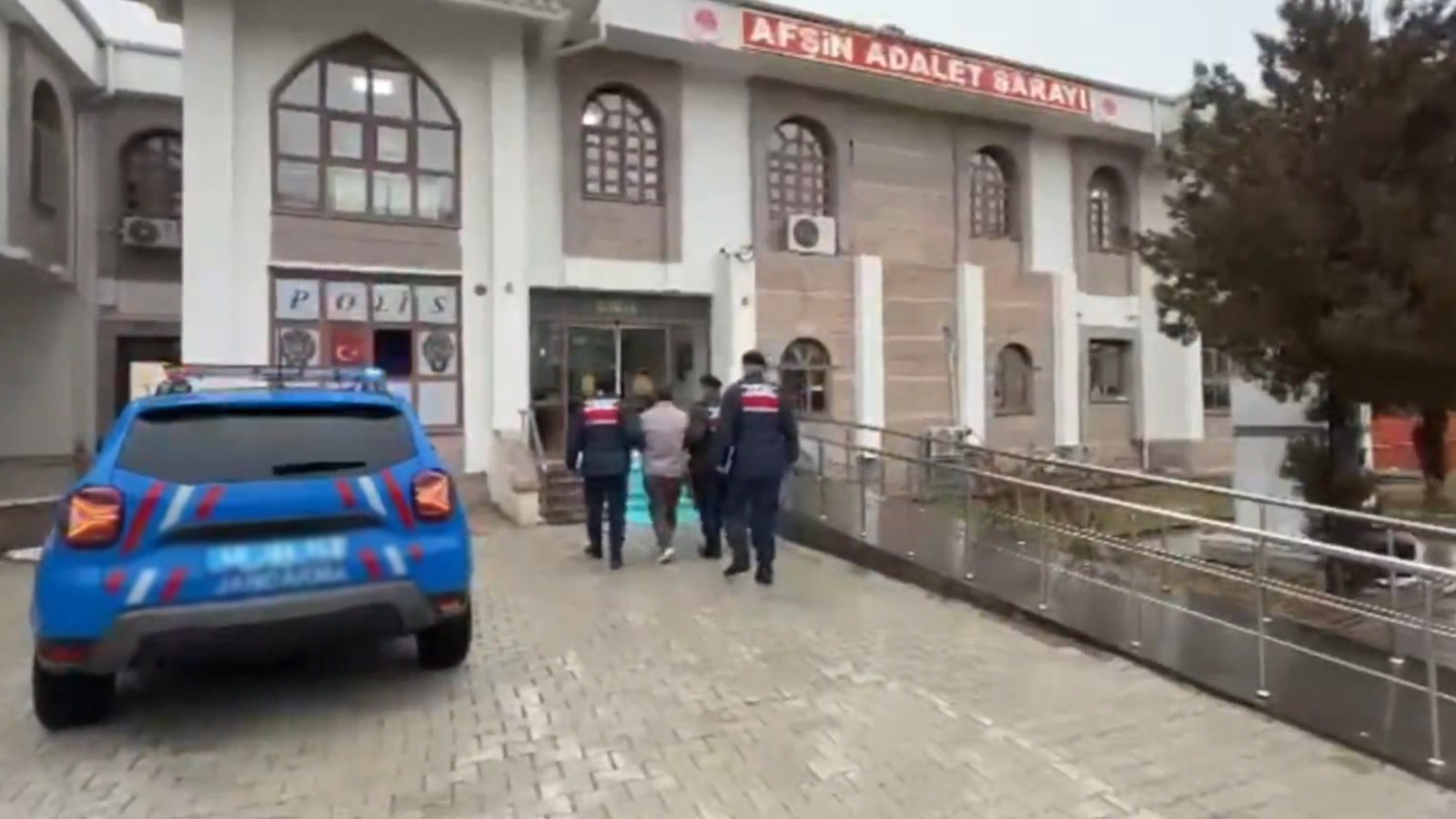 29 ilde FETÖ operasyonu: 63 zanlı yakalandı