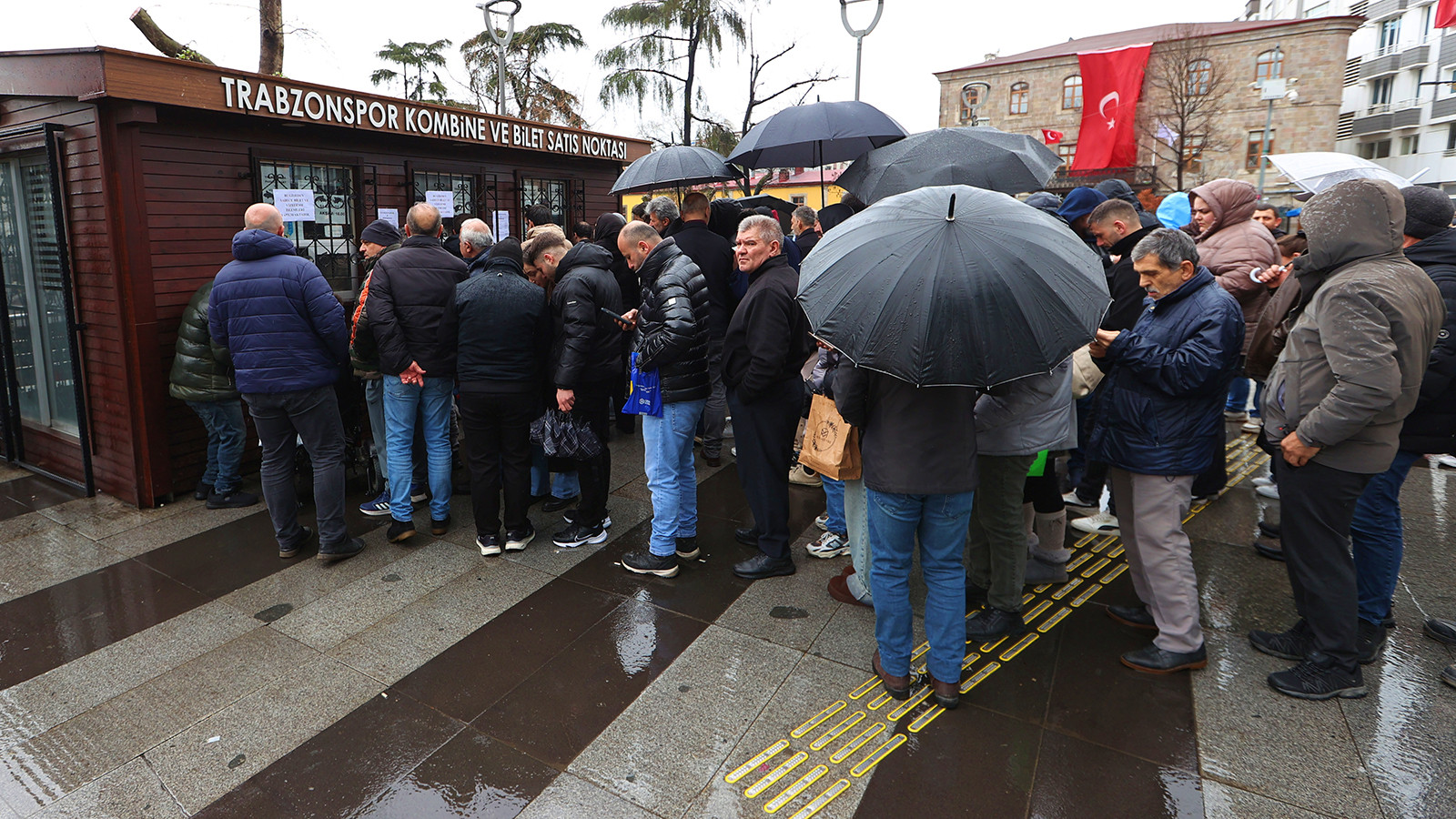 Trabzonspor Fenerbahçe maçının biletleri satışa sunuldu