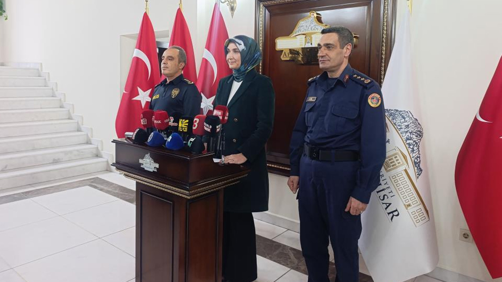 Afyonkarahisar'da DEAŞ'a yönelik operasyon: Kırmızı bültenle aranıyorlardı!