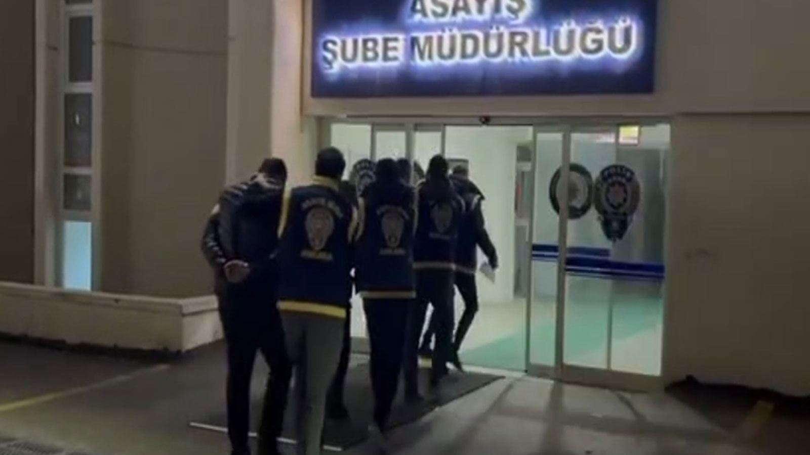 Ankara’da zihinsel engelli çalışanı ayağından bağlayıp vince astılar: 3 şüpheli tutuklandı